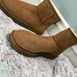 UGG Classic Short Suede Boots in Chestnut